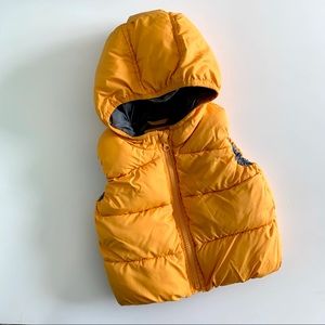 GAP Yellow puffer best with hoodie